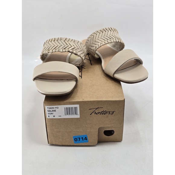 Trotters Shoes - NIB Trotters Women's Nalane Sandals - Color Ivory - Size 8 Wide